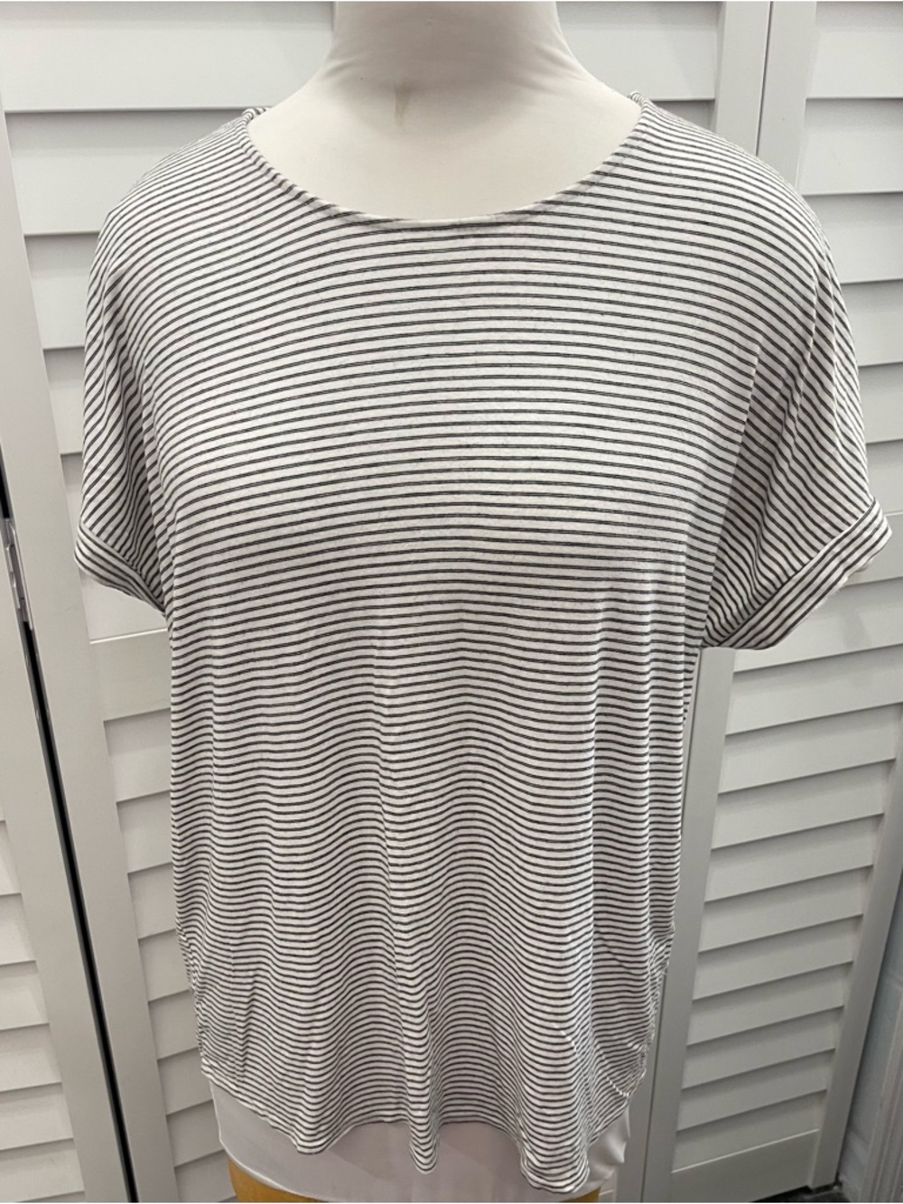 Green Envelope Striped Short-Sleeve Crewneck Top in White and Black